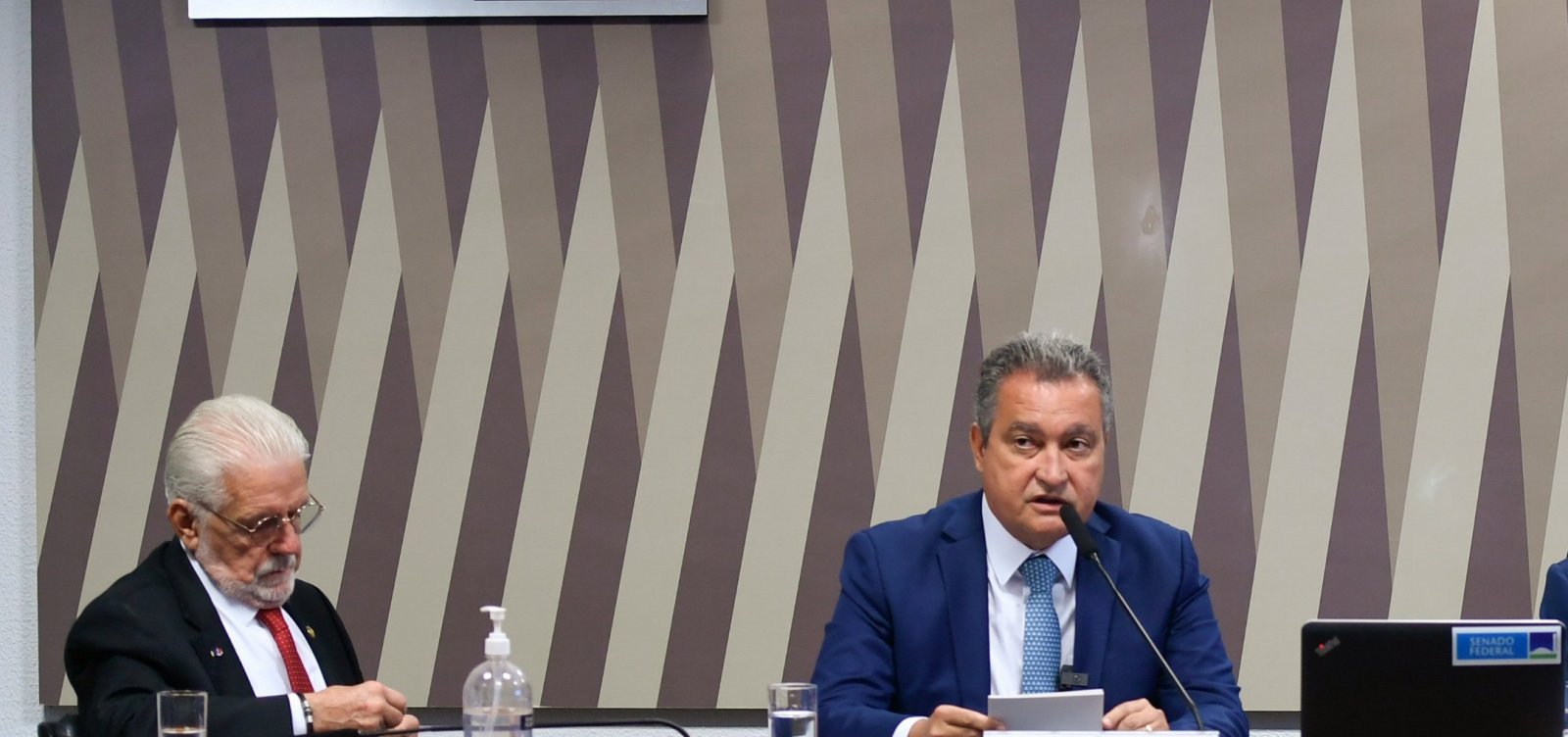 Caciques da base planejam ofensiva para pacificar relação entre Rui e Wagner