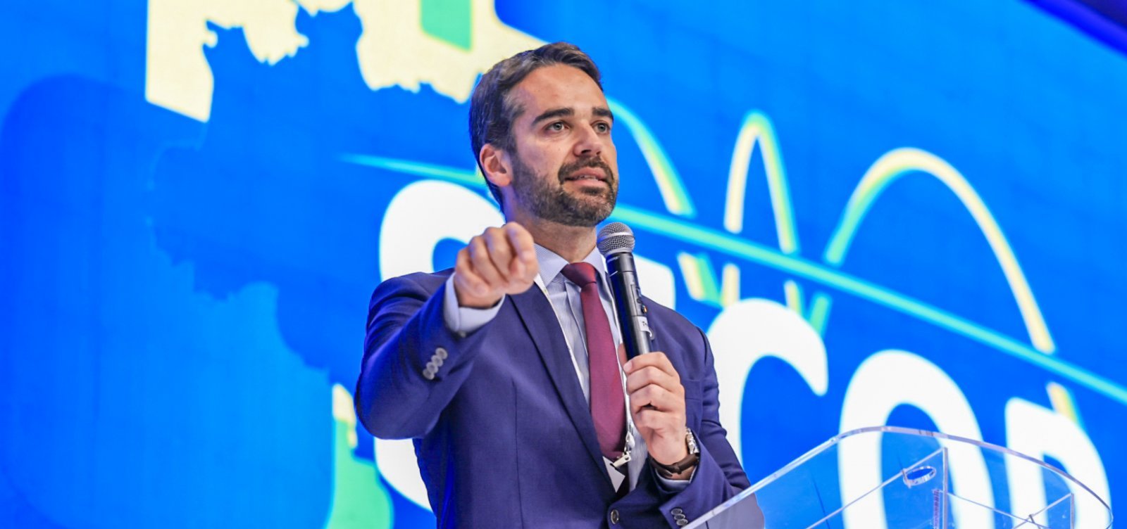 Eduardo Leite diz que fica no governo do RS caso Kassab escolha Caiado como pré-candidato a presidente