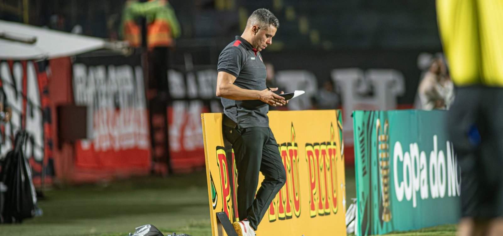 Vitória terá força máxima contra o CRB após derrota na estreia, diz Jair Ventura