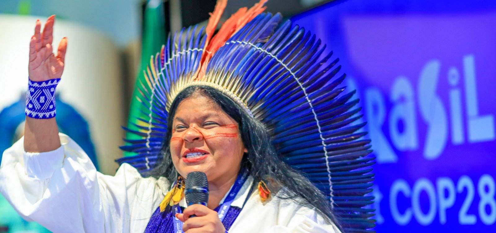 Ministra Sonia Guajajara recebe alta hospitalar após quatro dias internada