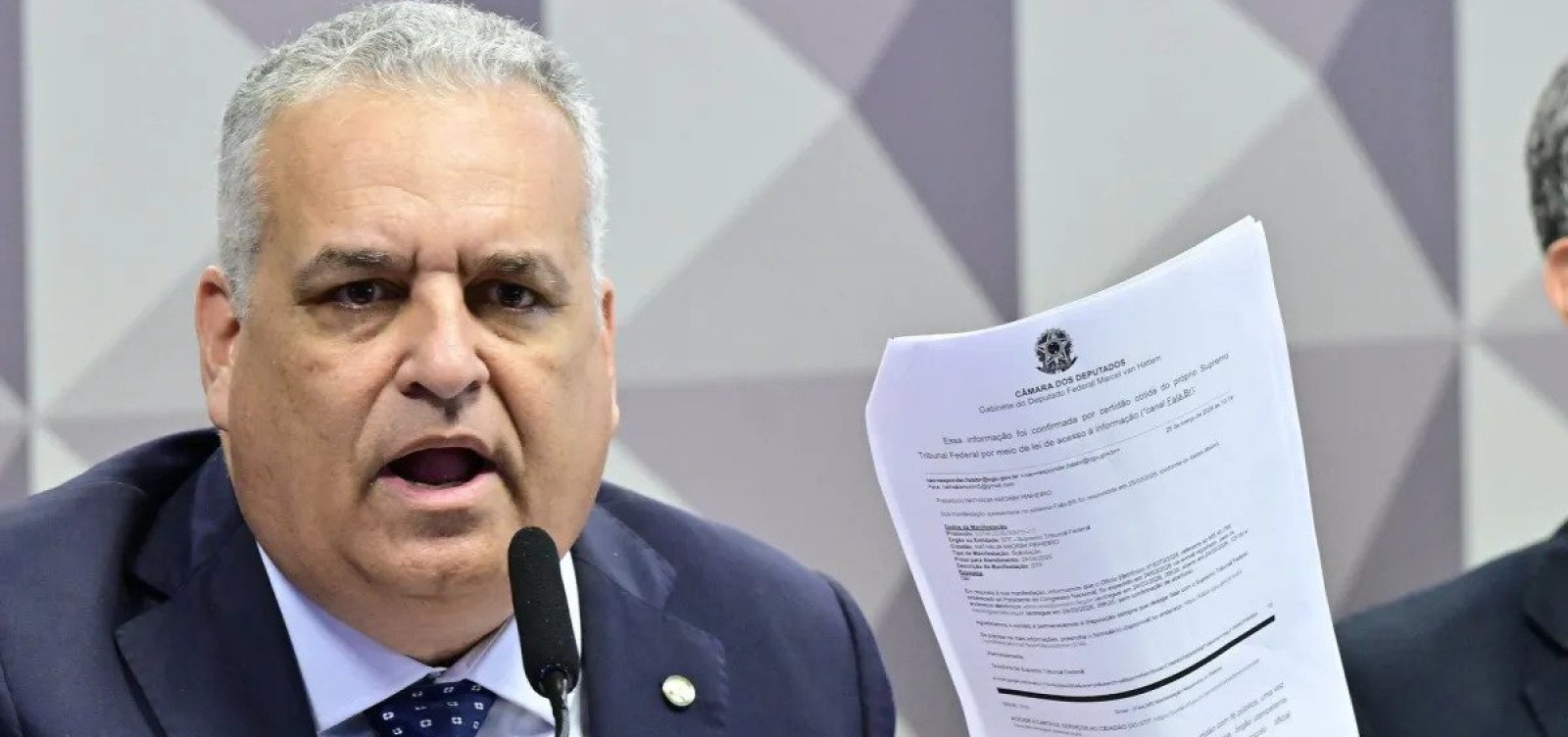 Relator da CPMI do INSS pede indiciamento de Lulinha e outras 216 pessoas