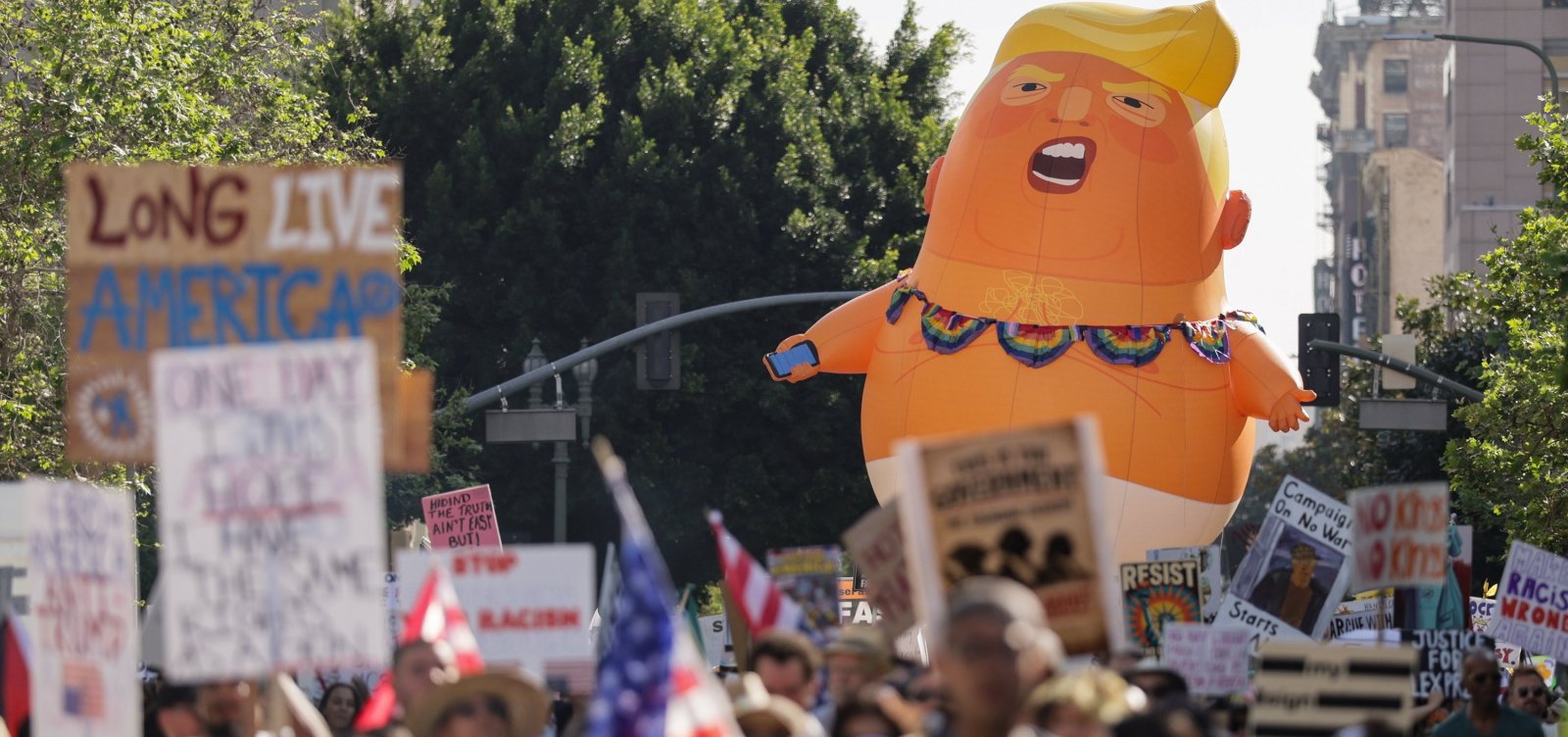 “No Kings”: Protestos contra Trump reúnem milhões nos EUA