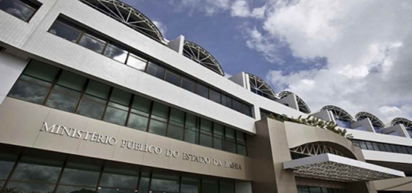 MP aciona escolas privadas por venda casada de material didático em Salvador