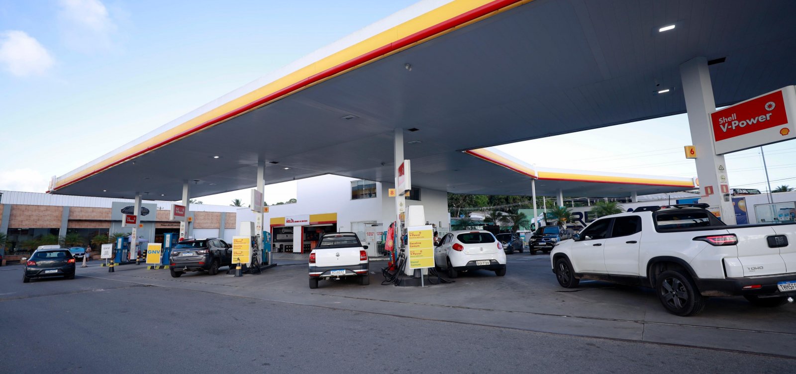 Jerônimo Rodrigues anuncia medida para reduzir preço do diesel