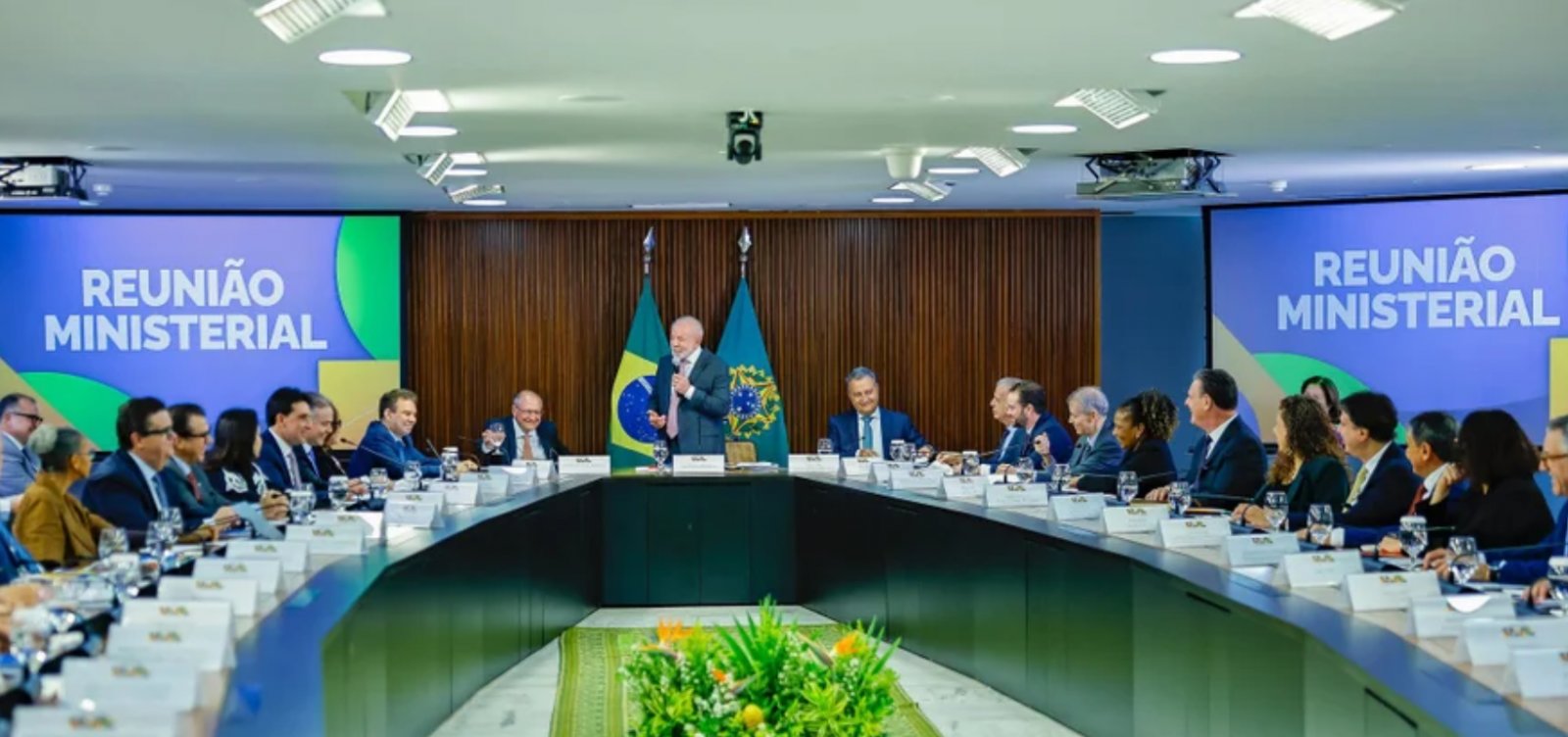 Lula anuncia saída de 18 ministros antes das eleições; veja quem são os substitutos 