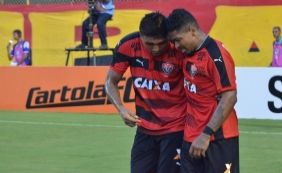 Técnico do Vitória nega atrito entre Kieza e Marinho: "Todo mundo se dá"