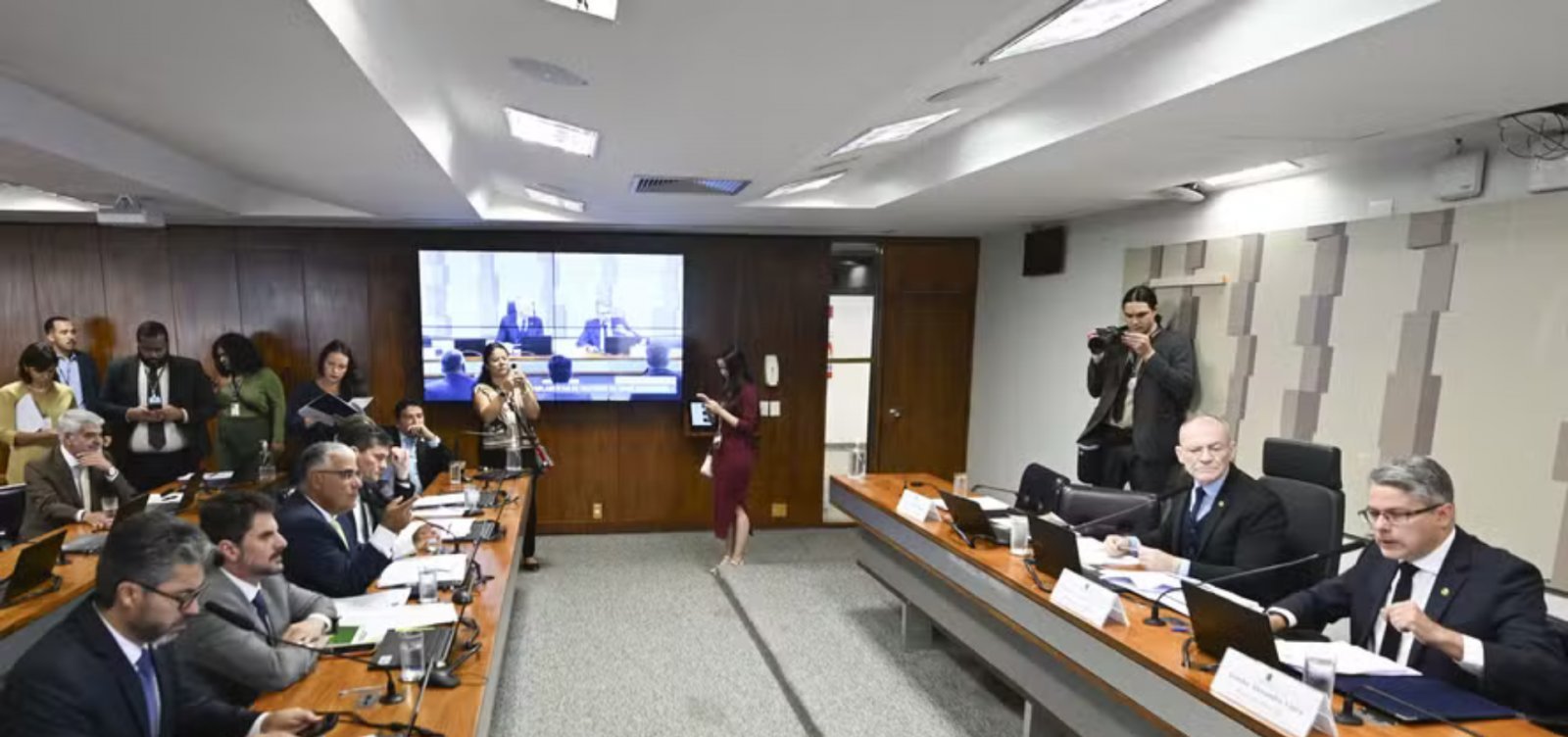 CPI do Crime Organizado convoca Ibaneis e Cláudio Castro para esclarer sobre Caso Master