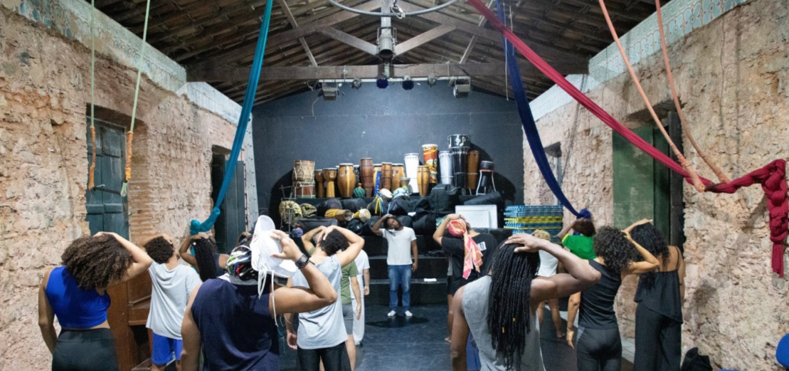 Escola Livre de Teatro abre inscrições para curso de formação e montagem cênica em Salvador