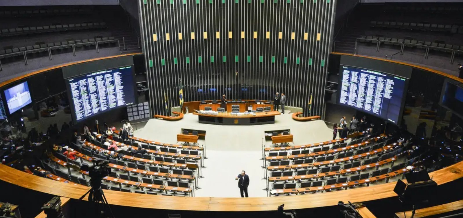 Deputados baianos trocam de partido na reta final da janela partidária; veja quem
