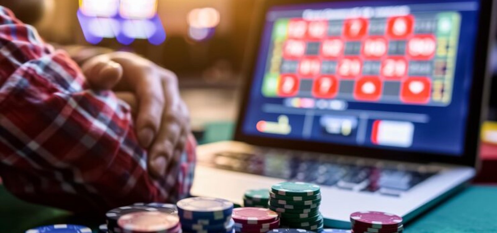 Pôquer online vira febre com discurso de habilidade, mas expõe riscos e lacunas na lei