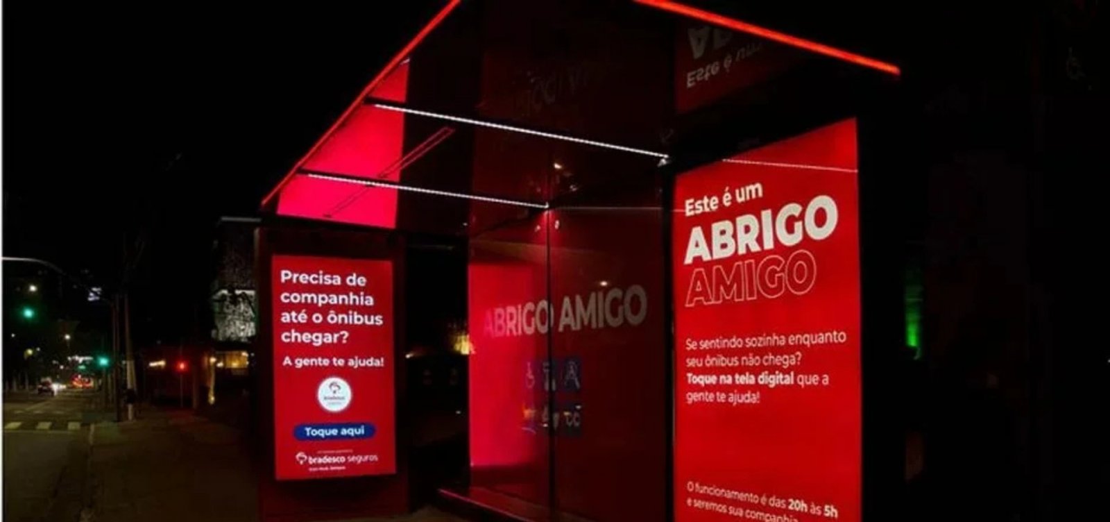 Salvador começa a instalar abrigos de ônibus com monitoramento em tempo real