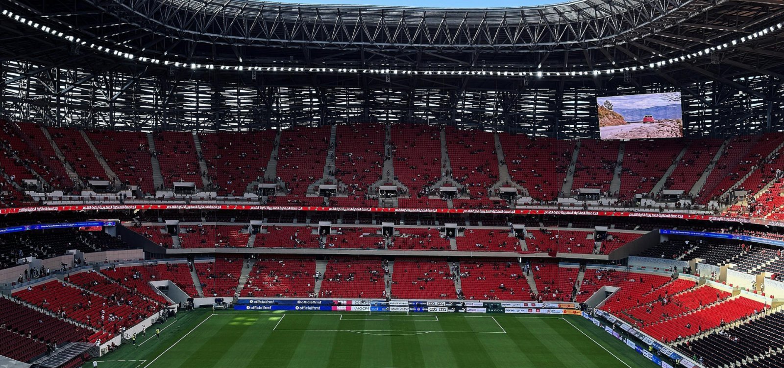 Câmara de Salvador propõe teto de R$ 40 para estacionamentos de estádios; entenda projeto