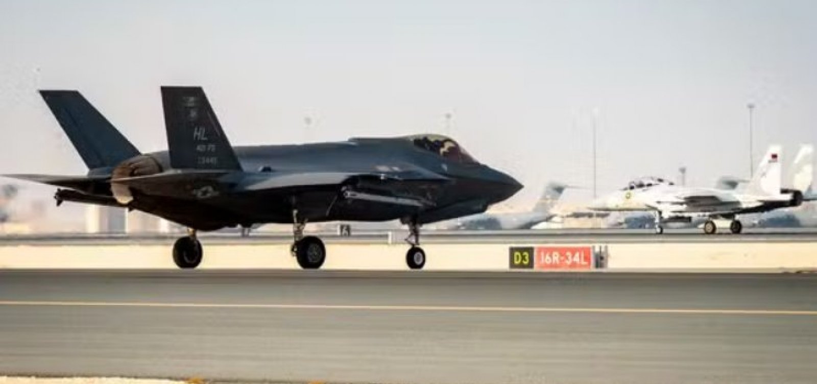 Irã diz ter derrubado caça dos EUA e oferece recompensa por pilotos