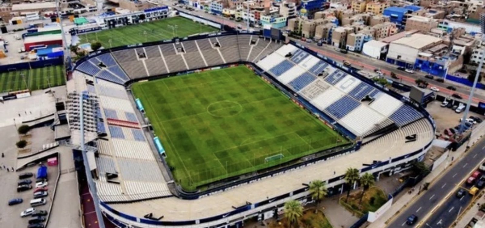 Desabamento em estádio no Peru deixa um morto e 60 feridos