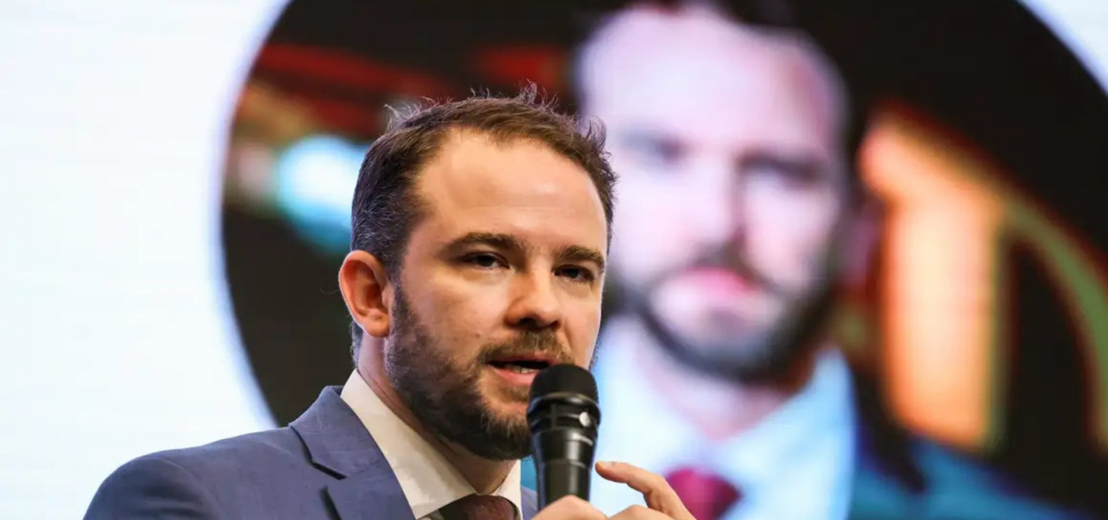 Governo vai aumentar preço mínimo do cigarro para compensar redução de imposto sobre combustíveis