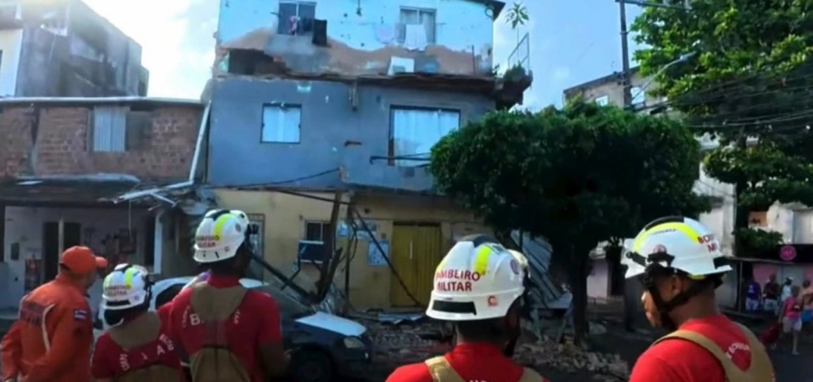 Marquise desaba e deixa homem ferido em Salvador