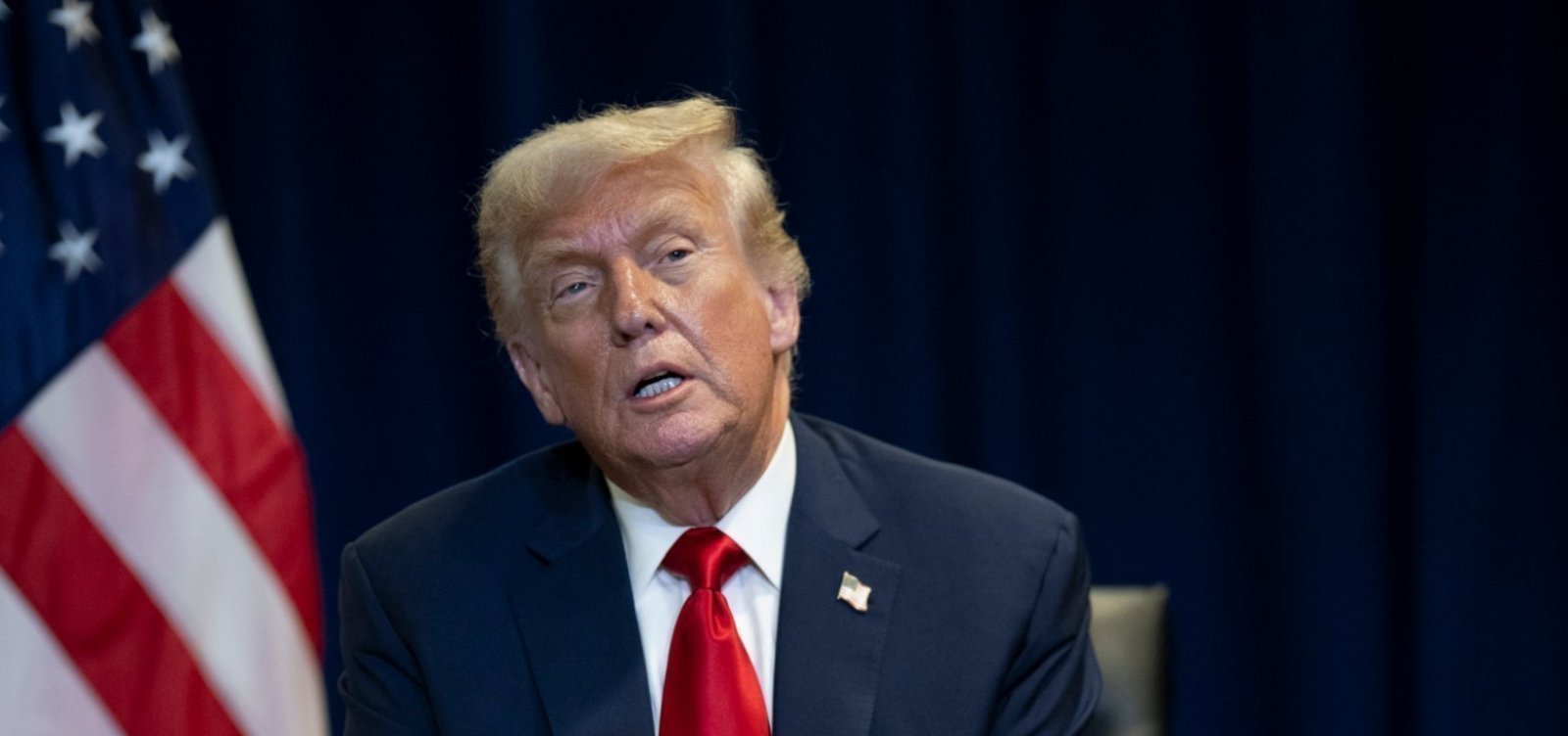 Trump anuncia taxação de 50% para países que fornecerem armas ao Irã