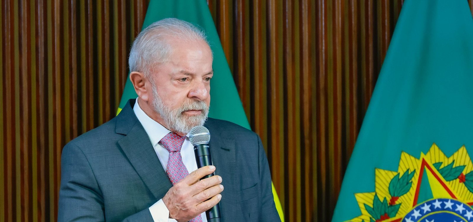 Lula faz mistério sobre reeleição, mas admite intenção de disputar eleições