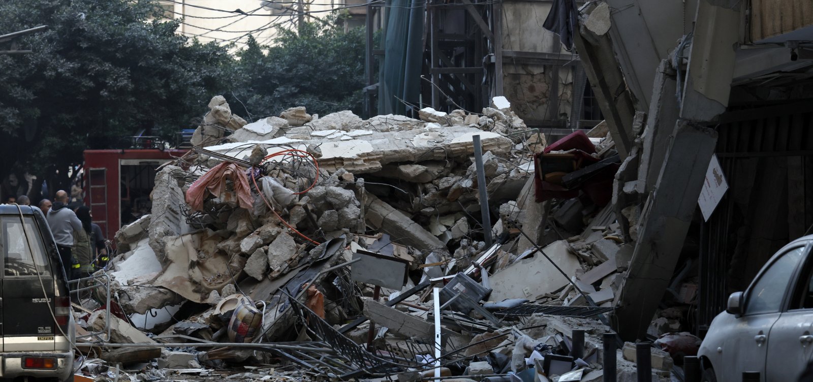 Irã volta a fechar Estreito de Ormuz e ameaça romper trégua após ataques de Israel no Líbano