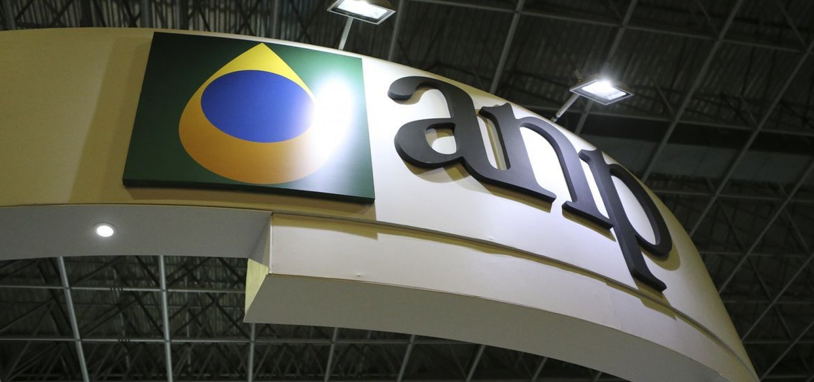 Câmara aprova PL que autoriza ANP acessar dados fiscais para combater fraudes em combustíveis