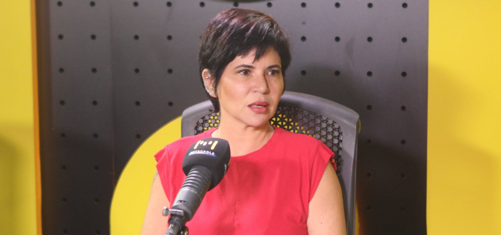 Adriana Oliveira critica pressa no jornalismo: “A responsabilidade precisa vir primeiro”