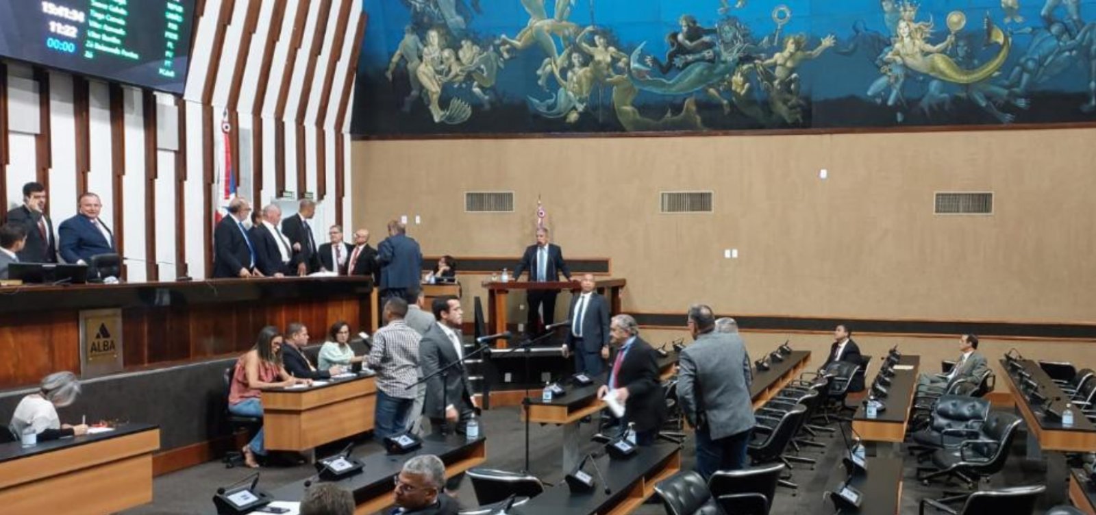 Troca-troca partidário movimenta deputados e redefine forças na Alba 