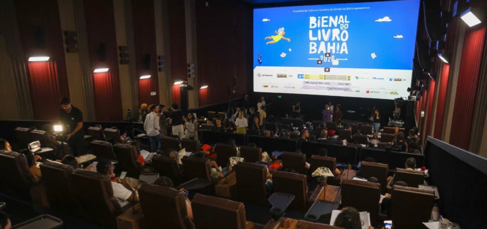 Professores da rede estadual terão acesso gratuito à Bienal do Livro Bahia; veja como se cadastrar