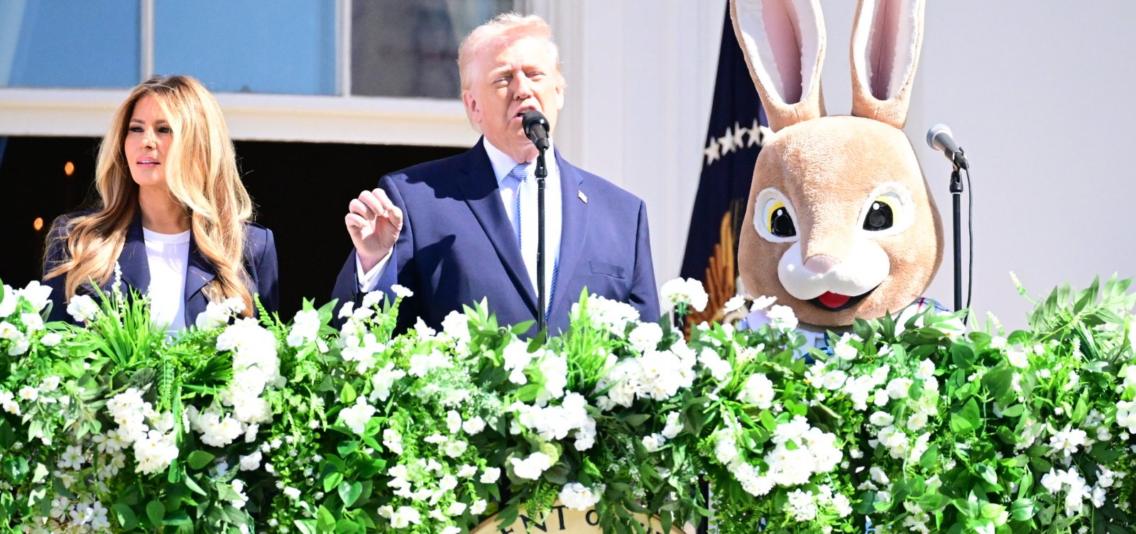 Esculacho total: o cenourão da Páscoa e o presidenciável vendedor de sonhos