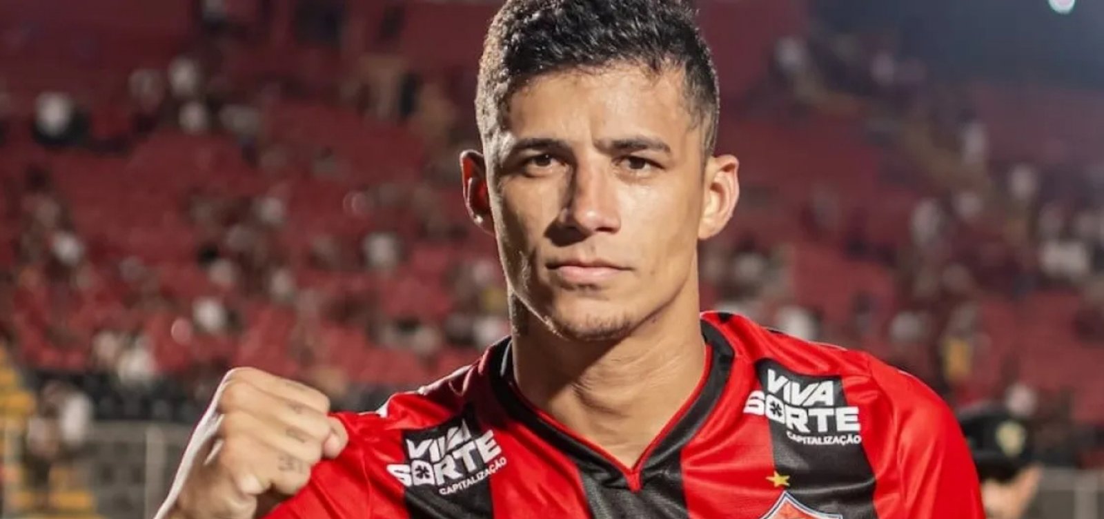 Departamento médico do Vitória confirma cirurgia de Camutanga