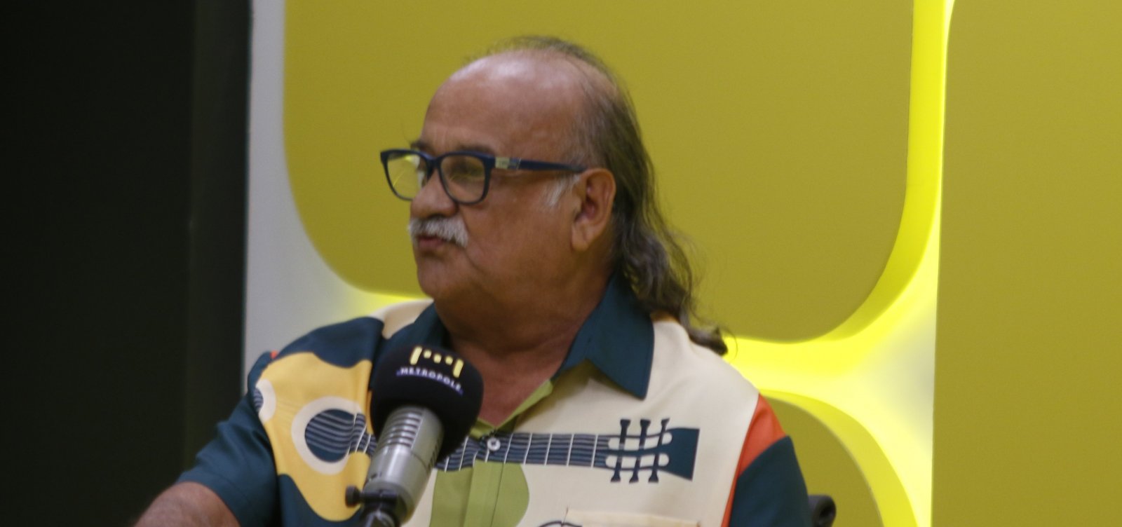 Nelson Cadena lança obra sobre a imprensa baiana e relembra rixas entre as famílias Requião e Simões Filho