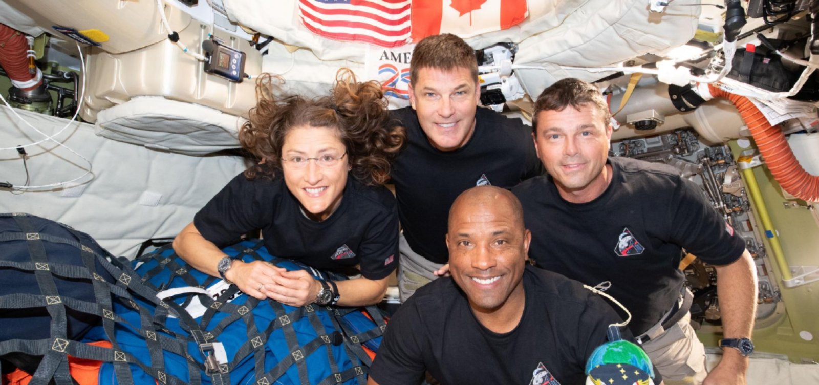 Missão Artemis II chega ao fim com retorno à Terra transmitido ao vivo