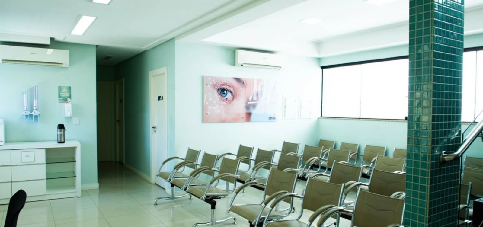 Justiça ordena clínica e Estado custearem tratamento de paciente que perdeu visão após mutirão na Bahia