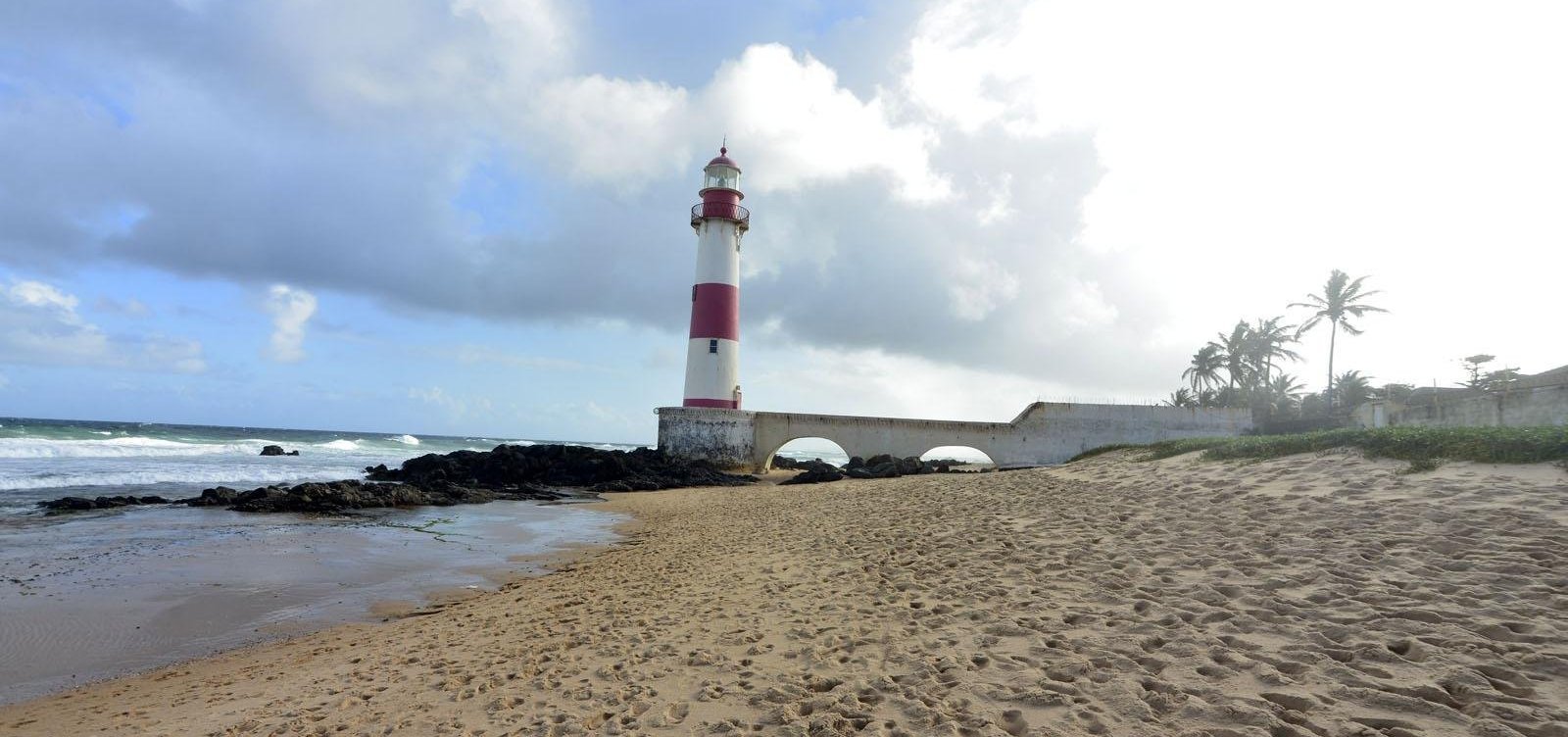Trechos de 15 praias de Salvador estão impróprios para banho no fim de semana; confira lista