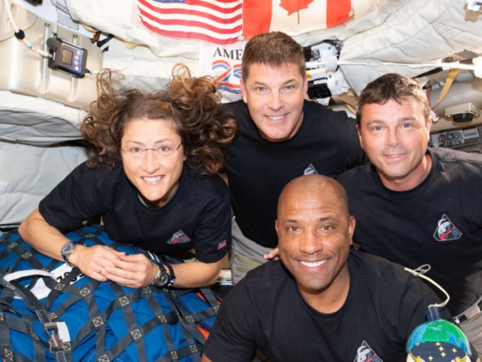 Artemis II retorna à Terra após missão histórica à órbita lunar