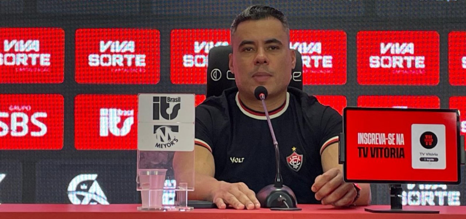 Jair Ventura promete pix para Ramon e elogia resultado: "Vitória com olé"