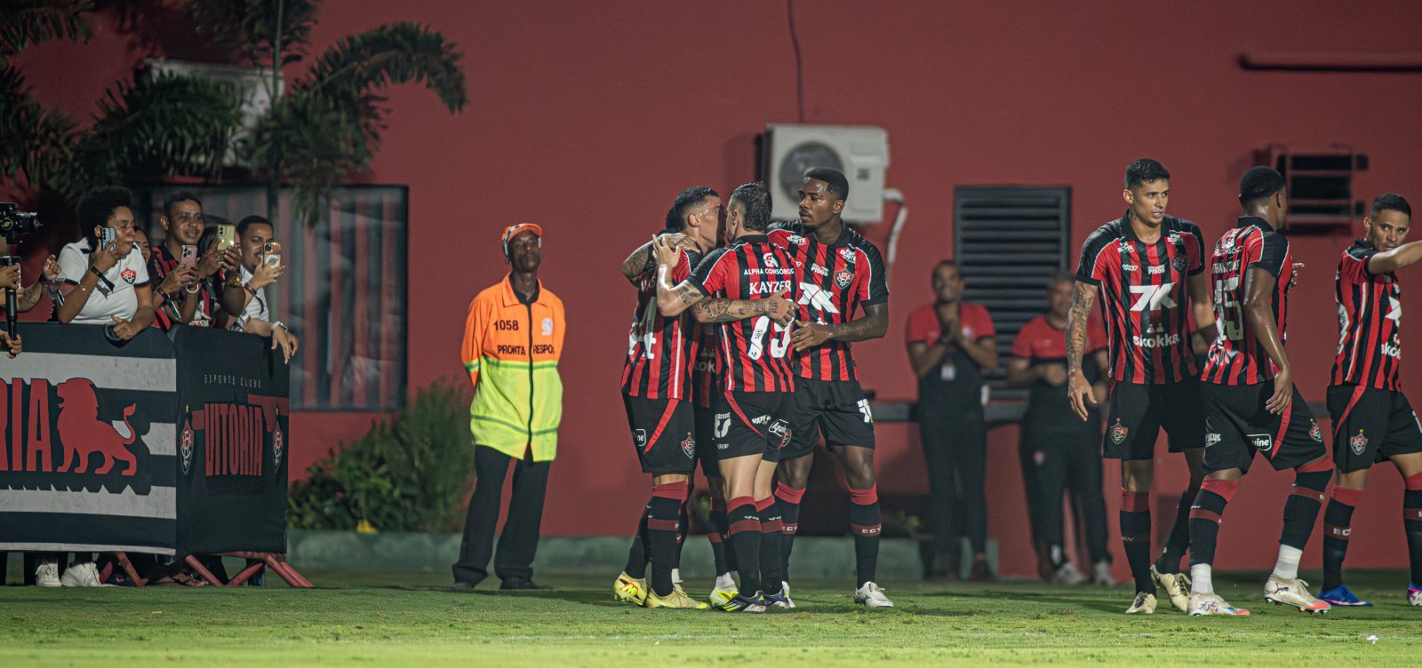 Os Campeões da Bola transmitem Vitória x Piauí nesta quarta-feira