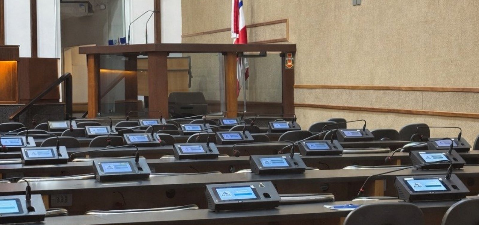 Entre o vazio e a festa: em 2026, a imensa maioria das sessões na Assembleia Legislativa caiu antes dos 30 minutos por baixa presença