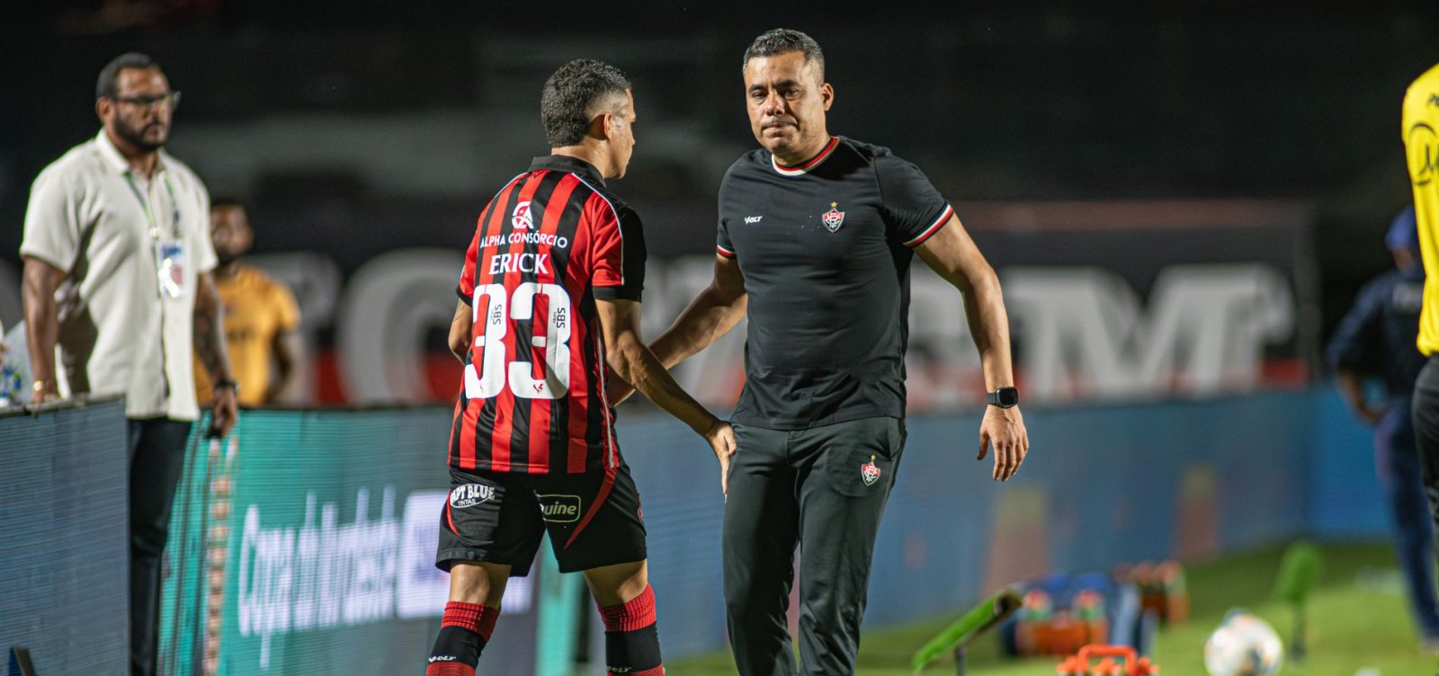 "Precisamos usar a cavalaria", diz Jair Ventura após Vitória bater o Piauí