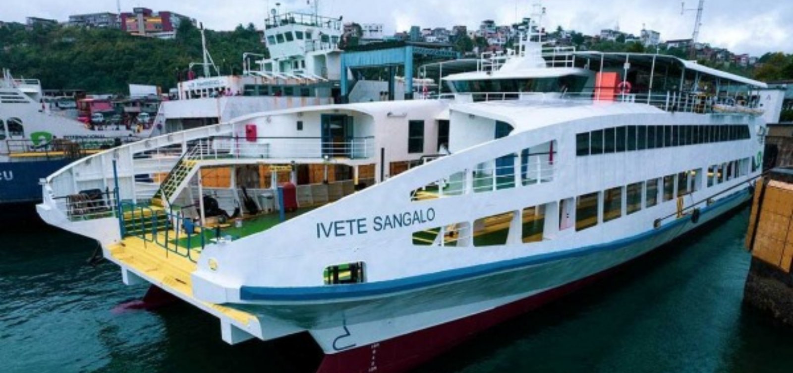 Polícia Militar recupera botes furtados de ferry-boat em Salvador