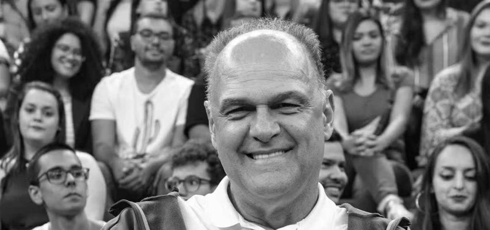 Vestido com a camisa do Brasil, Oscar Schmidt é cremado em cerimônia privada