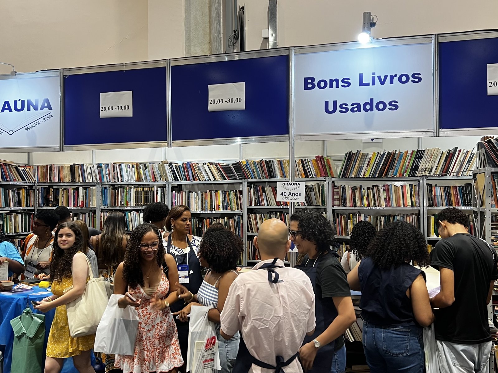 Sebos ganham espaço e atraem leitores na Bienal do Livro Bahia