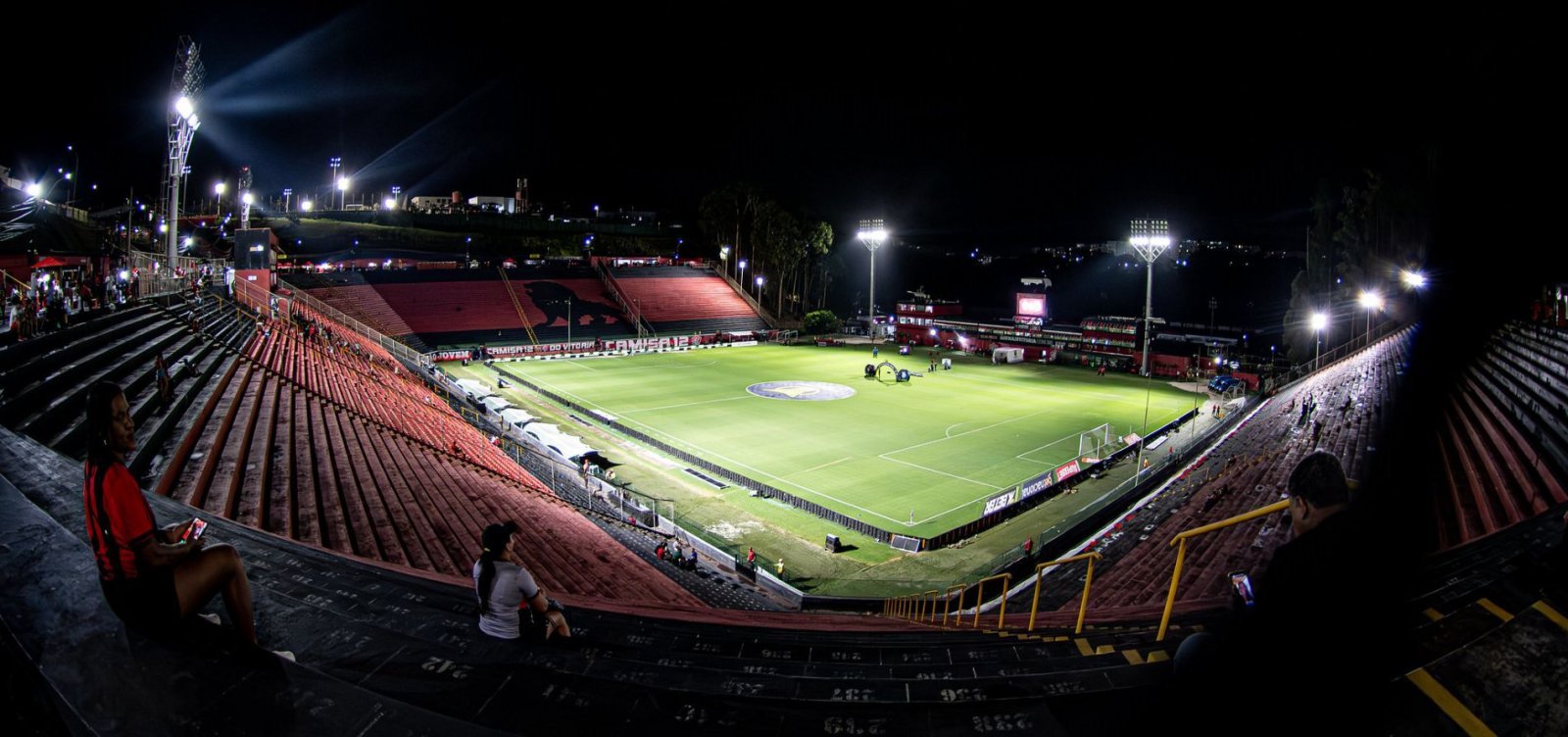 Vitória abre processo disciplinar após confusão entre funcionários no Barradão