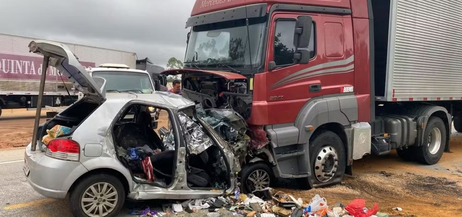 Família que seguia para Bahia morre em acidente na BR-251 em Minas Gerais