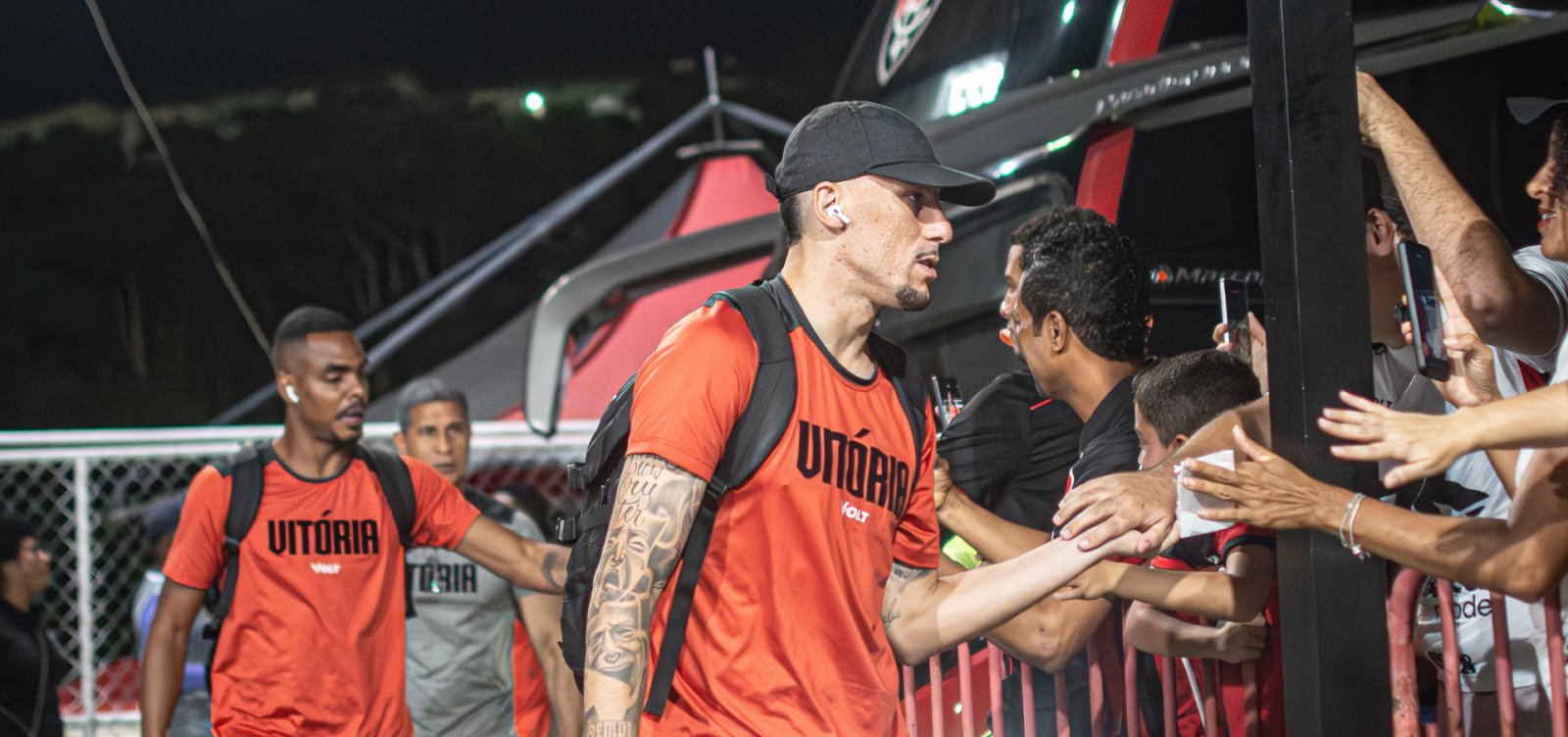 Kayzer e Baralhas são desfalques do Vitória em partida contra o Flamengo