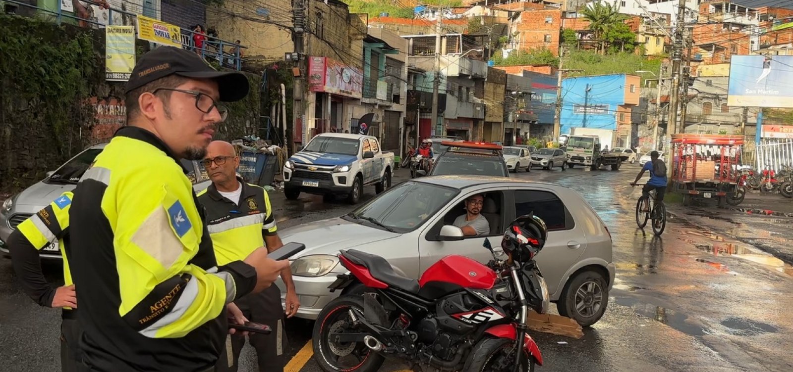 Motociclista fica ferido após colisão na Avenida San Martin