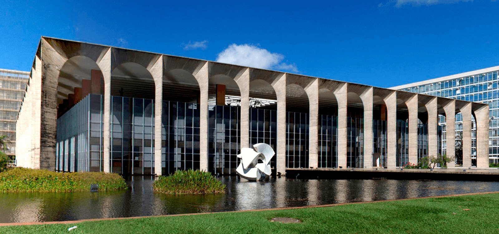 Itamaraty reage a decisão dos EUA e aplica reciprocidade após saída de delegado da PFit