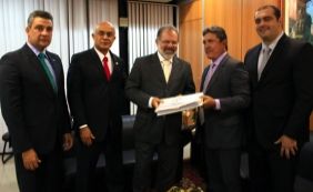 TCE entrega parecer sobre as contas do governo à Assembleia Legislativa 