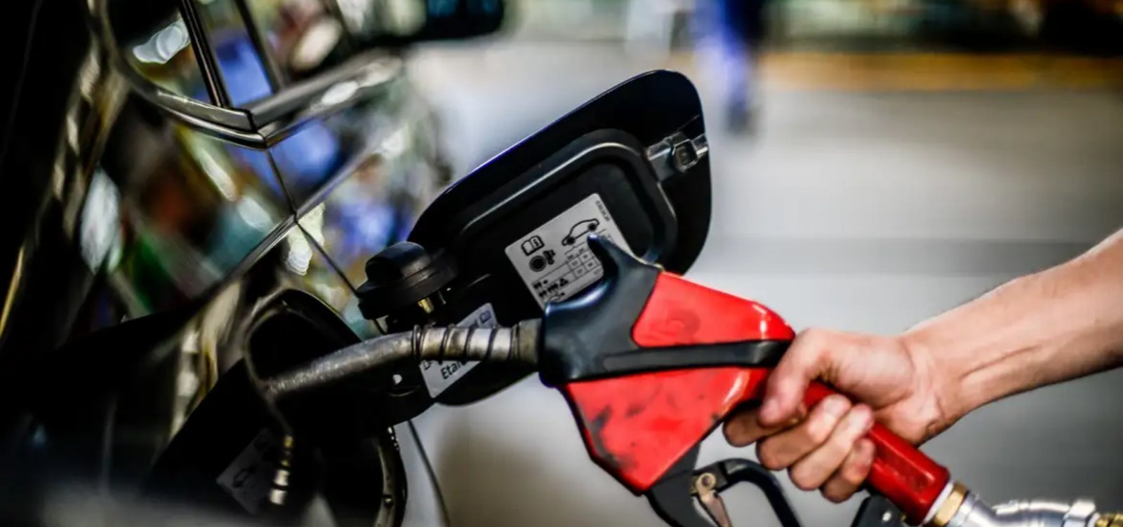 Governo reduz PIS/Cofins da gasolina em meio à alta global do petróleo