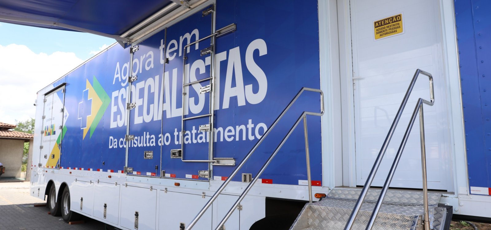 Carretas do programa "Agora Tem Especialistas" atendem pacientes do SUS em Salvador e Alagoinhas