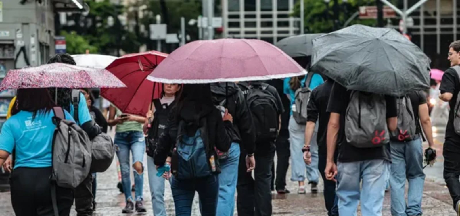 Bahia deve ter fim de semana com chuva no litoral e sol no interior; confira previsão 